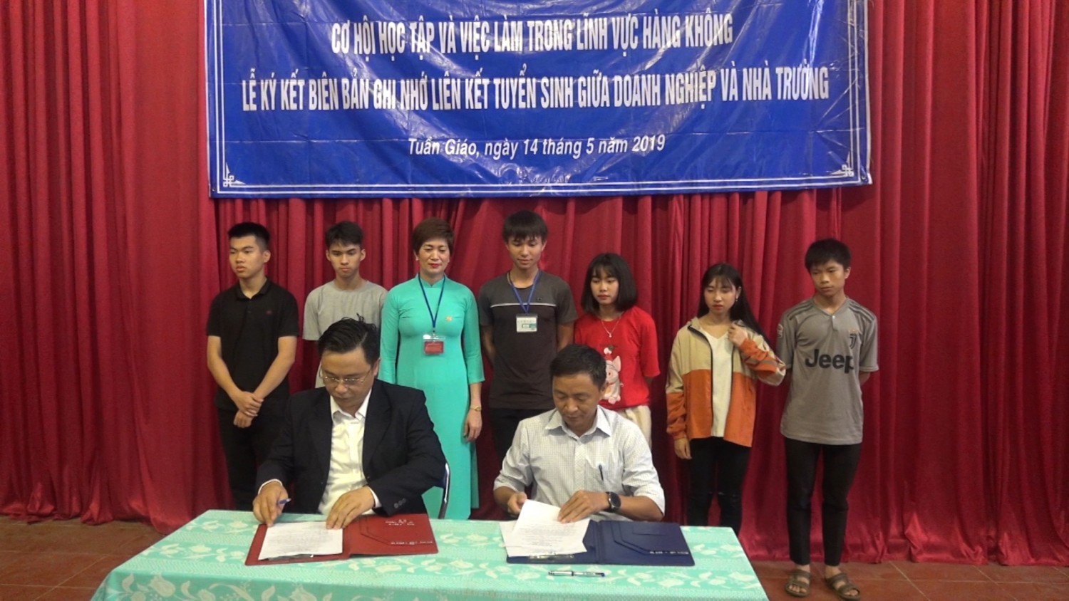 Công ty VNAS và Trường THPT huyện Tuần Giáo đã ký kết biên bản ghi nhớ liên kết tuyển sinh
